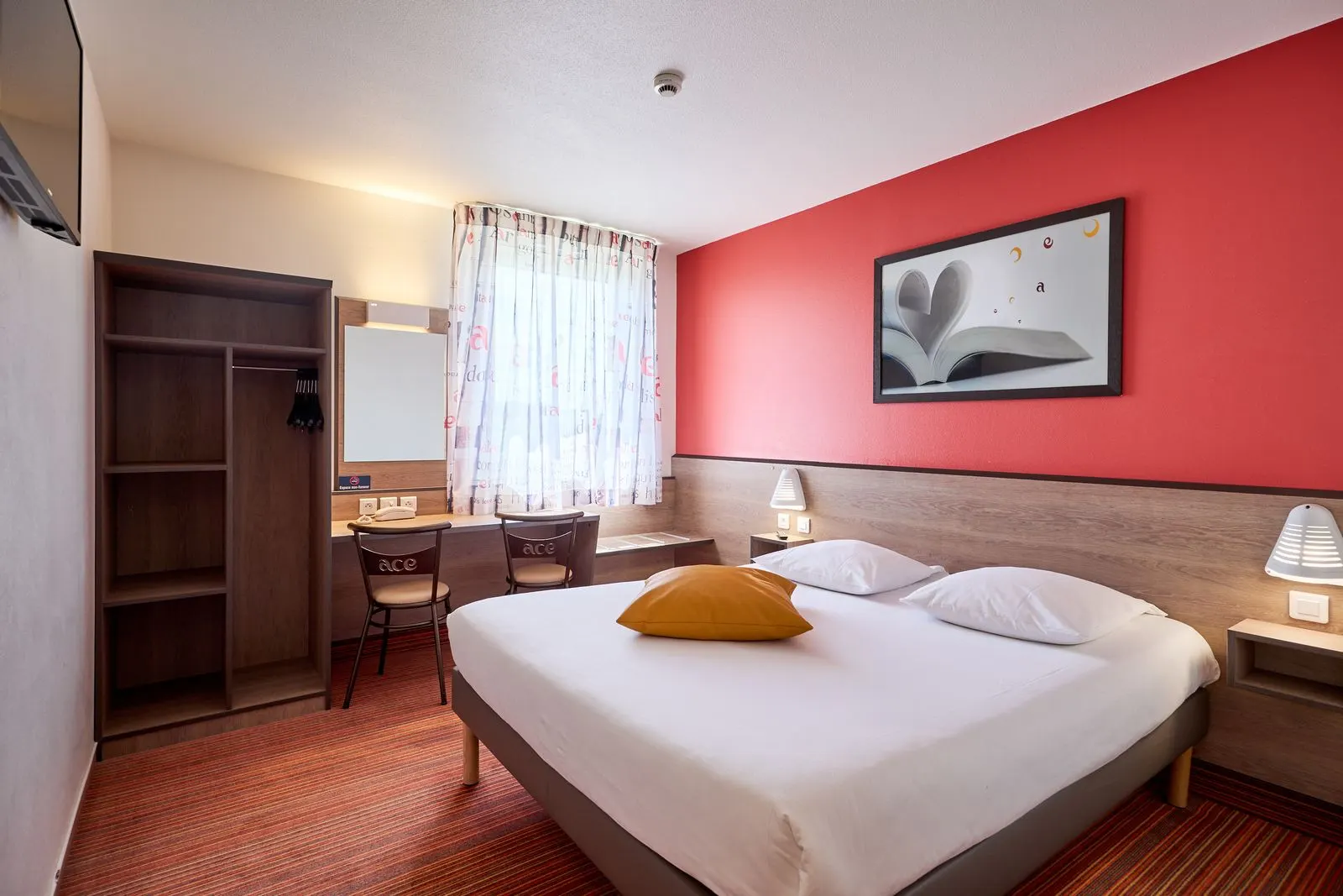Coin bureau et télévision de la chambre double de l'Hôtel Goodwood
