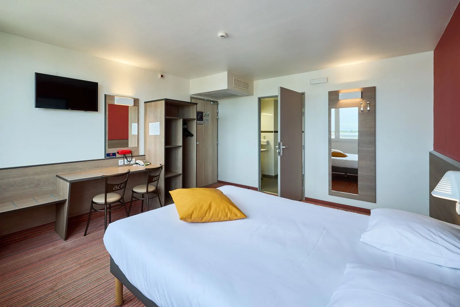 Salle de bain équipée de la chambre PMR de l'Hôtel Goodwood