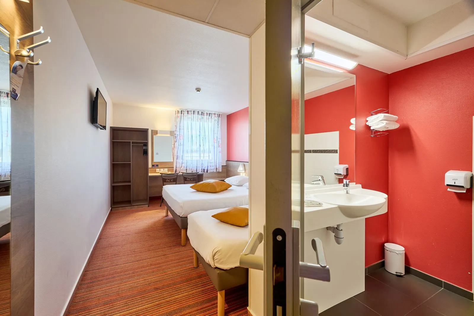 Espace de vie de la chambre triple de l'Hôtel Goodwood